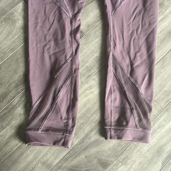 Lululemon Forget The Sweat Crop *21"
Smoked Mulberry Leggings Pants - Picture 5 of 11